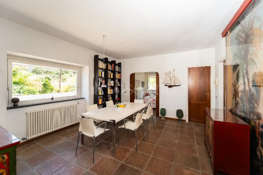 Villa in vendita di 230 mq a €1.200.000 (rif. 2/2026)