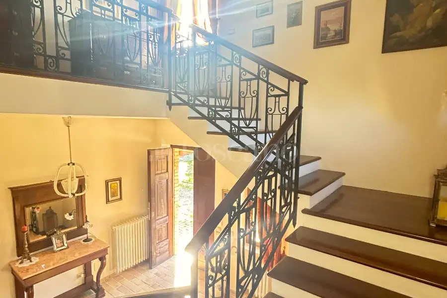 Villa in vendita di 480 mq a €880.000 (rif. 4/2026)