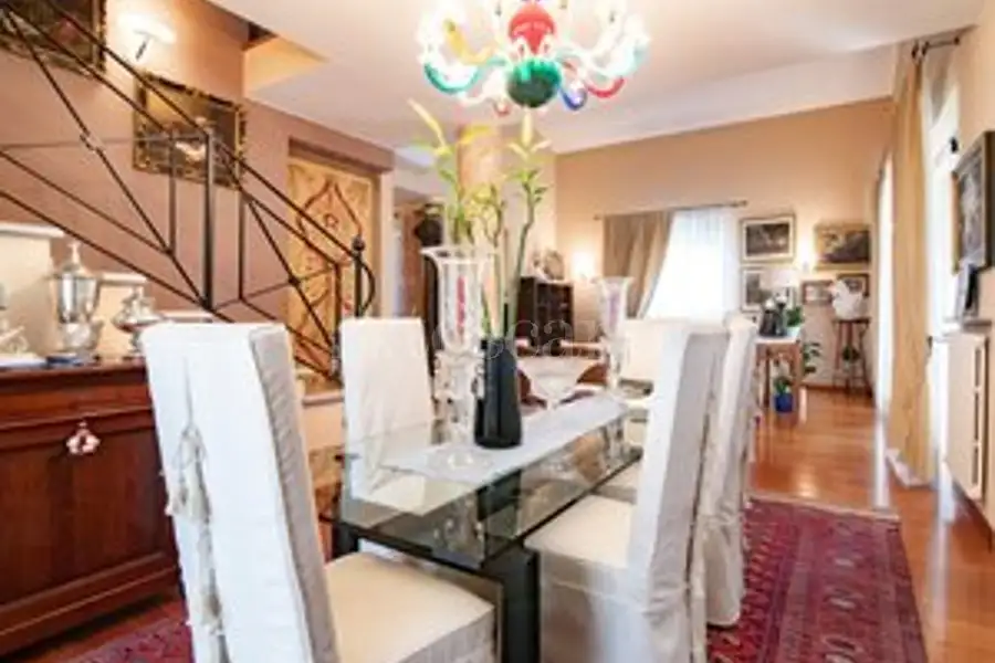 Casa in vendita di 330 mq a €470.000 (rif. 21/2026)