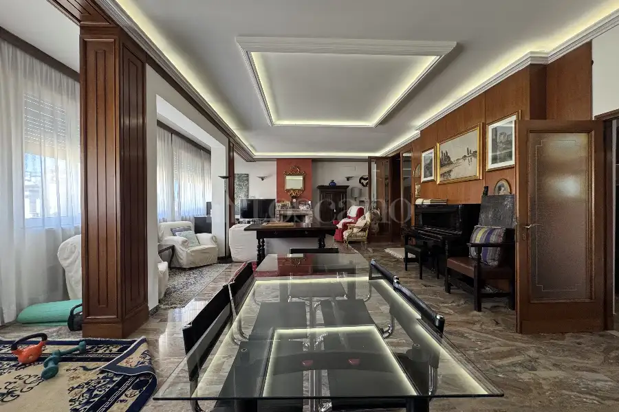 Casa in vendita di 232 mq a €1.100.000 (rif. 5/2026)
