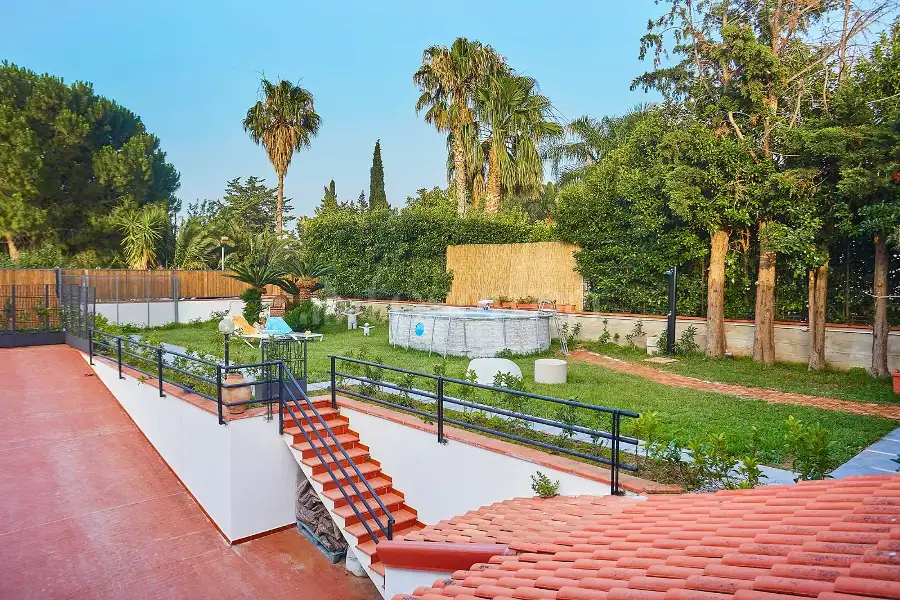 Villa Plurifamiliare in vendita di 550 mq a €1.200.000 (rif. 13/2026)