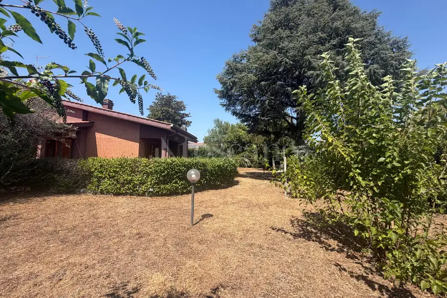 Villa Bifamiliare in vendita di 300 mq a €599.000 (rif. 52/2026)