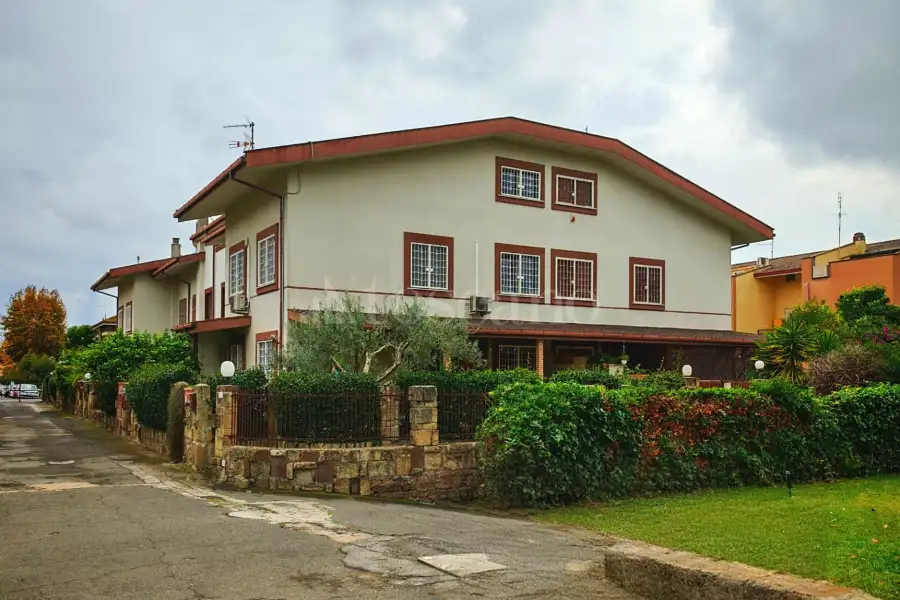 Villa Plurifamiliare in vendita di 250 mq a €699.000 (rif. 36/2025)