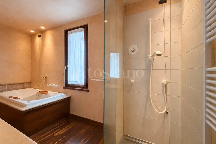 Villa in vendita di 300 mq a €1.600.000 (rif. 12/2026)