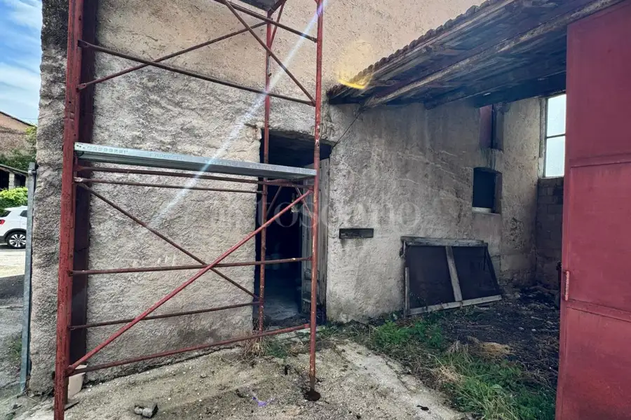 Casa Indipendente in vendita di 250 mq a €90.000 (rif. 102/2025)