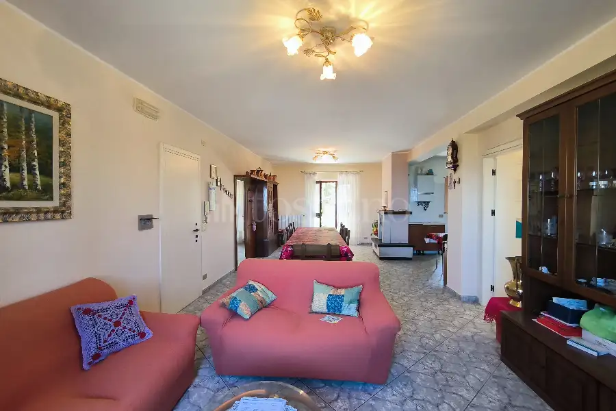 Villa Plurifamiliare in vendita di 800 mq a €350.000 (rif. 39/2025)