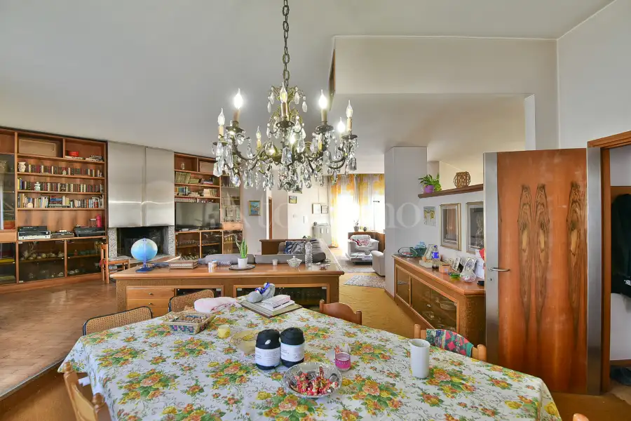 Casa Indipendente in vendita di 400 mq a €260.000 (rif. 9/2026)