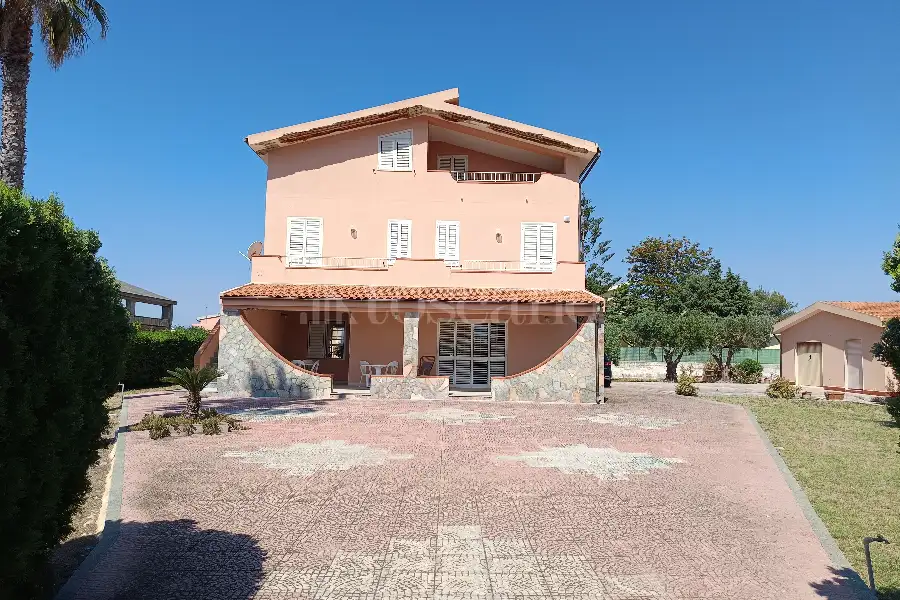 Villa in vendita di 470 mq a €698.000 (rif. 76/2026)