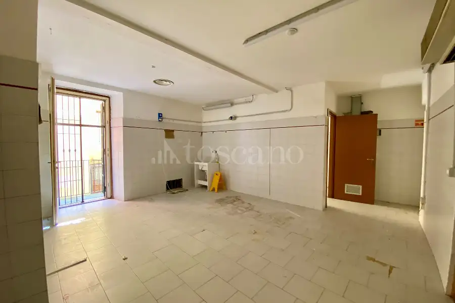 Negozio in vendita di 93 mq a €110.000 (rif. 28/2026)
