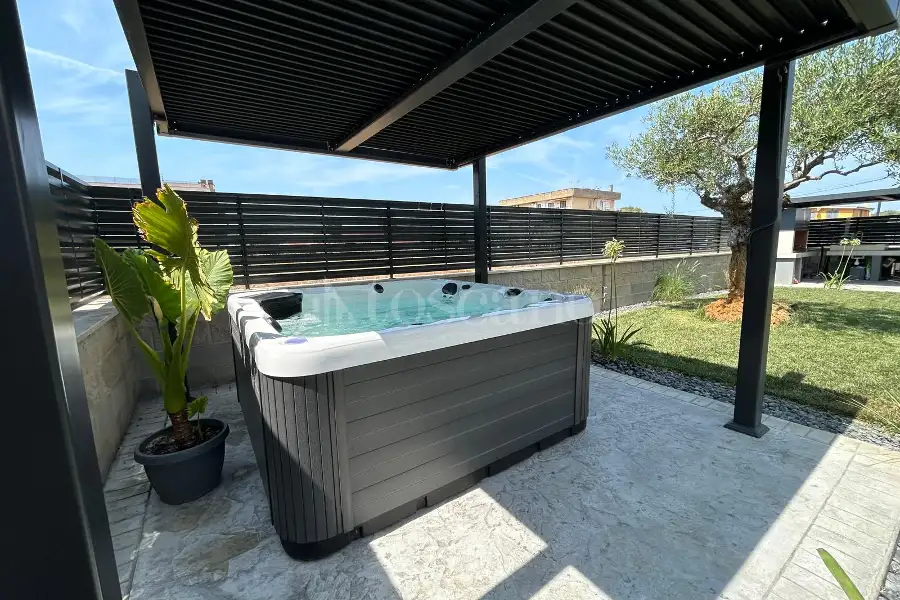 Villa in vendita di 180 mq a €599.000 (rif. 11/2026)