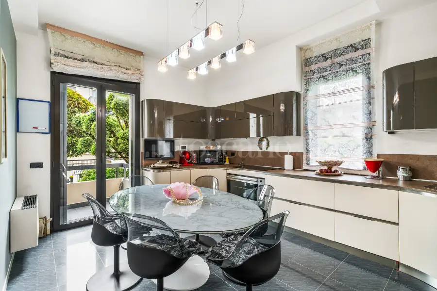 Villa in vendita di 420 mq a €2.700.000 (rif. 31/2025)