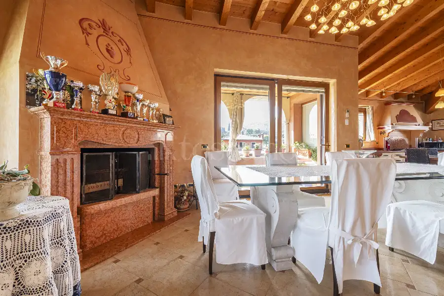 Villa in vendita di 645 mq a €960.000 (rif. 21/2026)