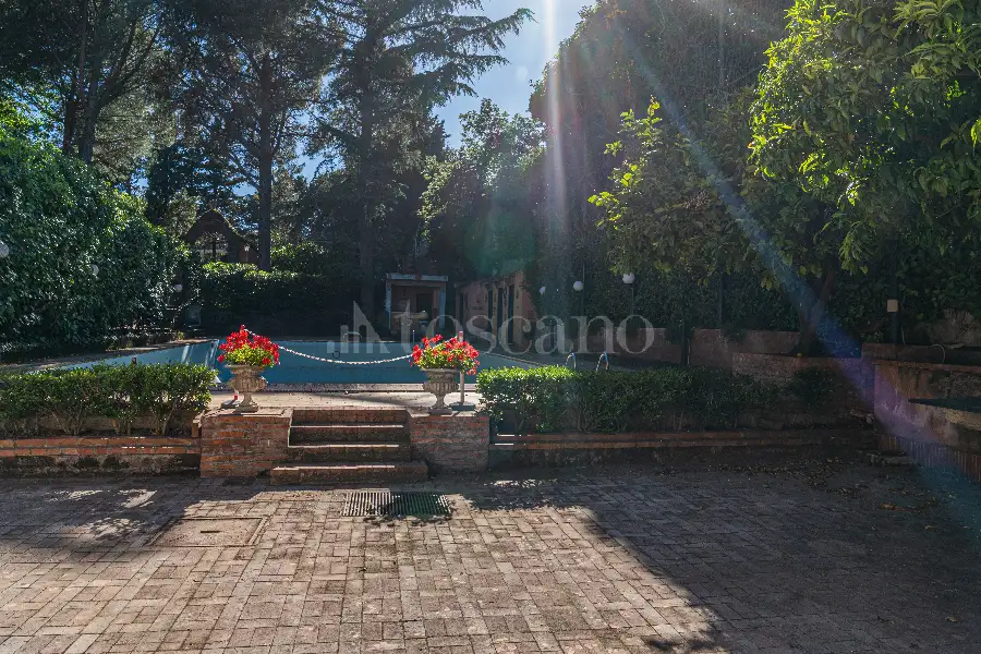 Villa in vendita di 1.200 mq a €4.250.000 (rif. 61/2026)