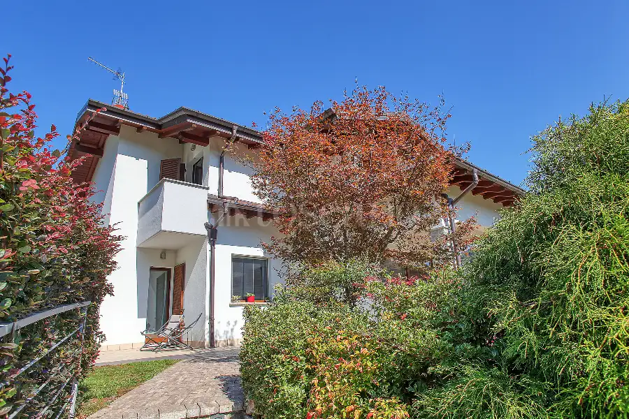 Villa in vendita di 275 mq a €820.000 (rif. 48/2026)