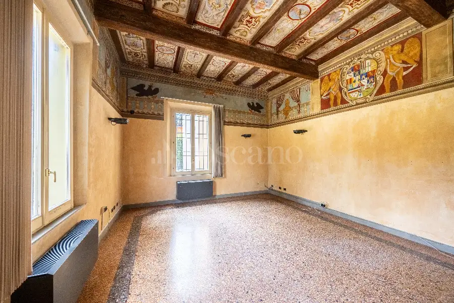 Villa in vendita di 2.660 mq a €950.000 (rif. 43/2025)