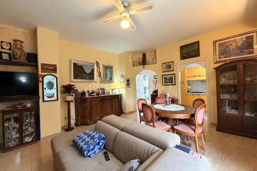 Palazzo in vendita di 300 mq a €375.000 (rif. 3/2026)