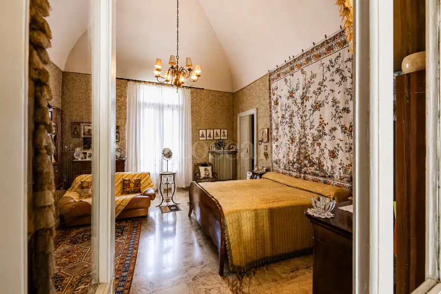 Casale in vendita di 1.000 mq a €1.150.000 (rif. 5/2026)