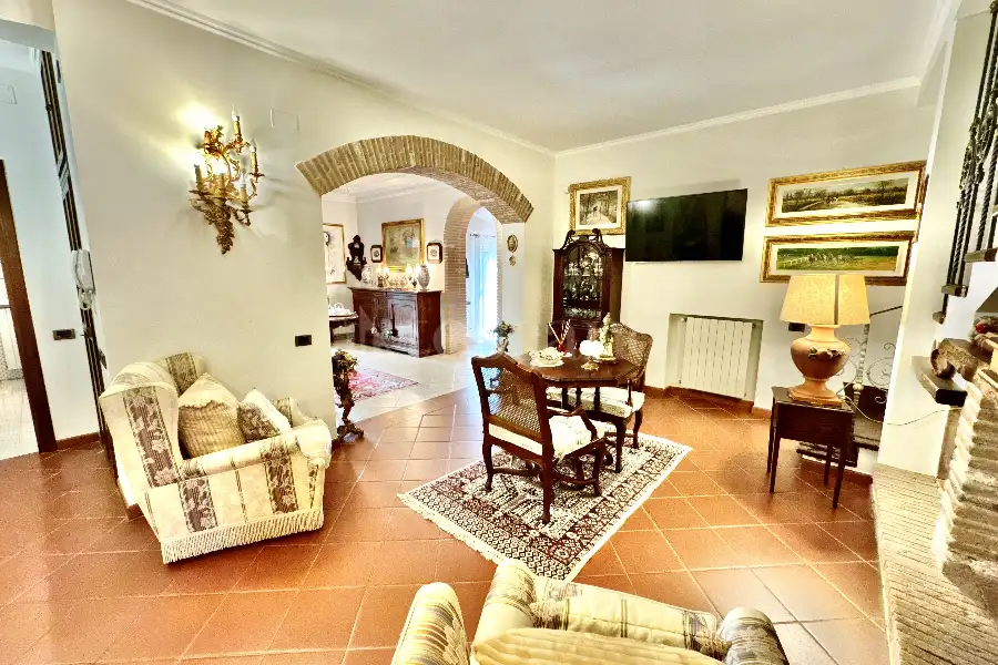 Villa in vendita di 300 mq a €445.000 (rif. 11/2025)