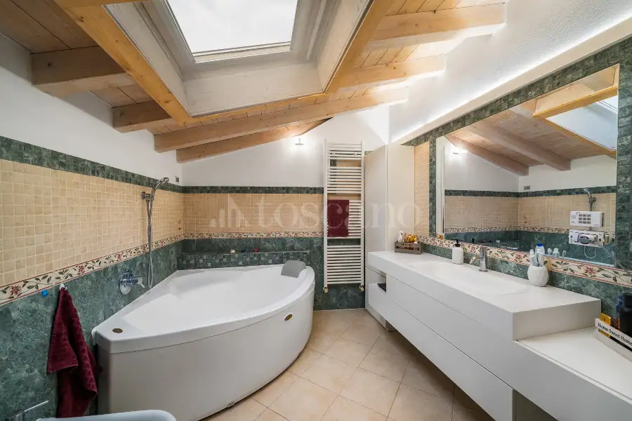 Villa in vendita di 350 mq a €980.000 (rif. 70/2025)
