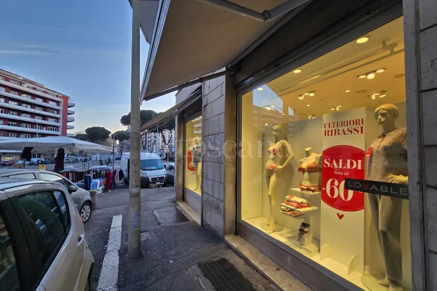 Negozio in vendita di 47 mq a €300.000 (rif. 2/2026)