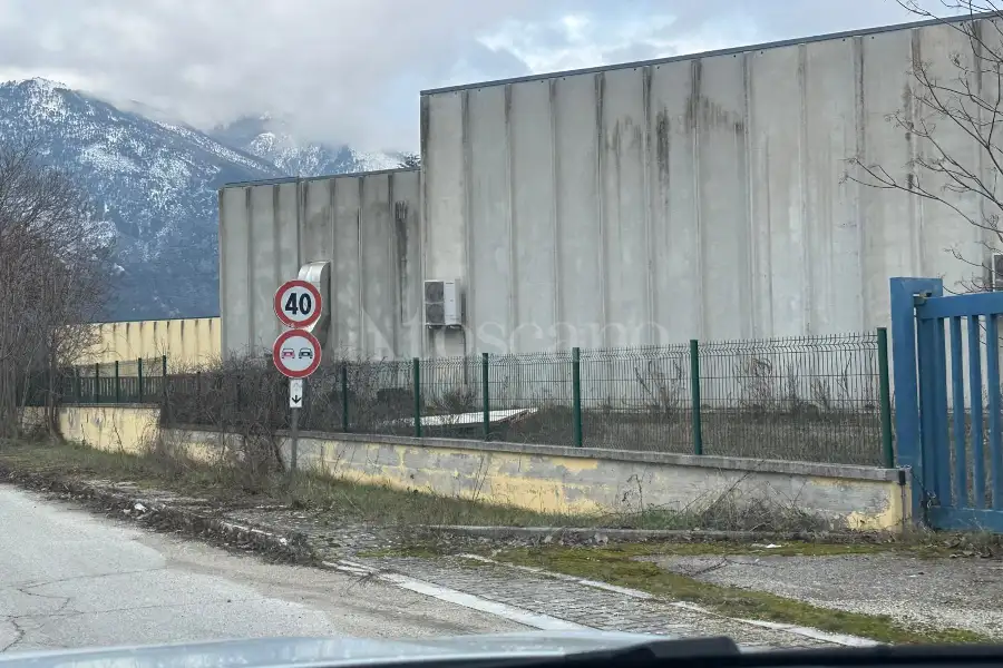 Capannone in affitto di 2.300 mq a €4.000 (rif. 9/2026)