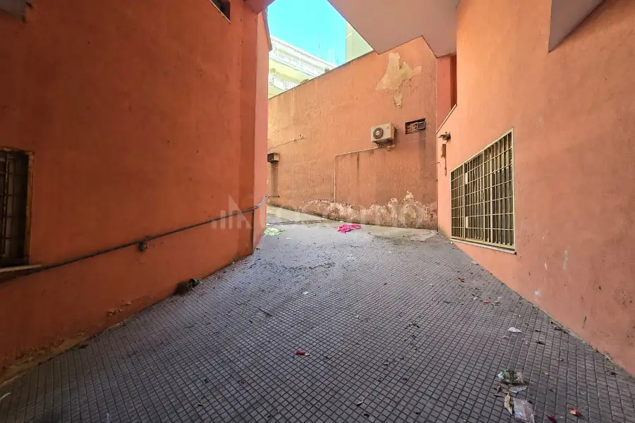 Garage in vendita di 350 mq a €480.000 (rif. 21/2026)