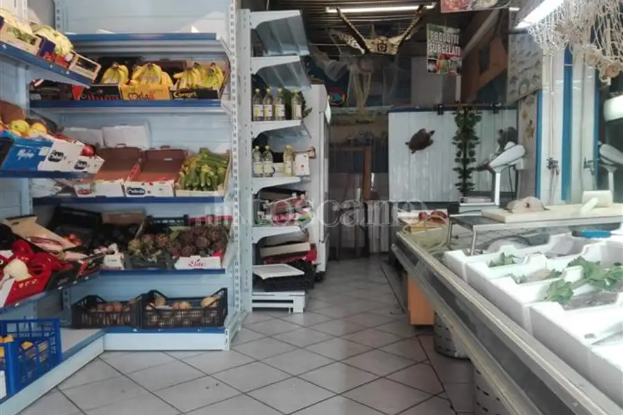 Negozio in affitto di 50 mq a €900 (rif. 13/2026)