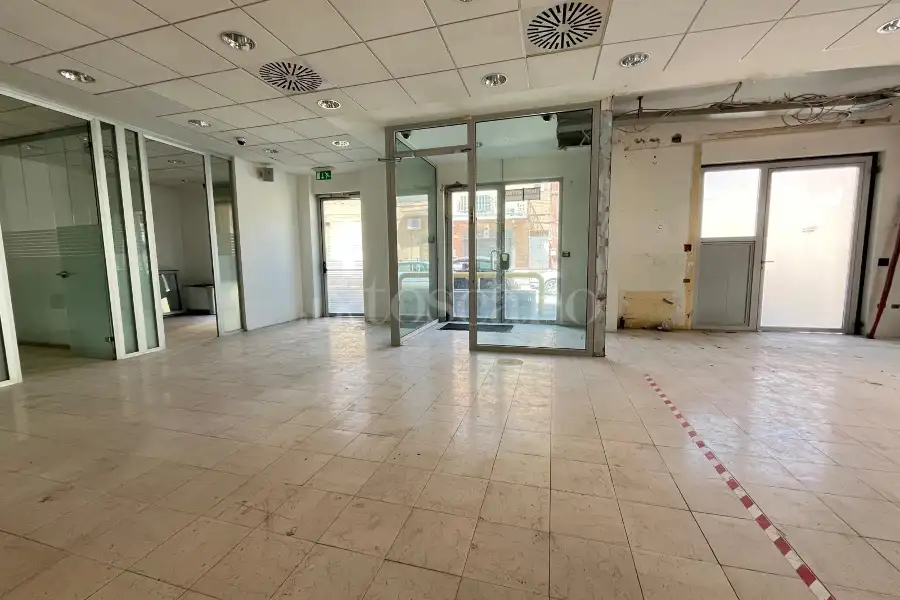 Negozio in vendita di 271 mq a €340.000 (rif. 41/2025)