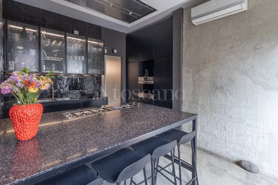 Casa in vendita di 210 mq a €2.600.000 (rif. 45/2026)
