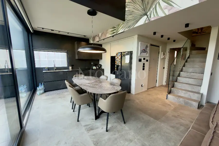 Villa Plurifamiliare in vendita di 120 mq a €760.000 (rif. 33/2026)