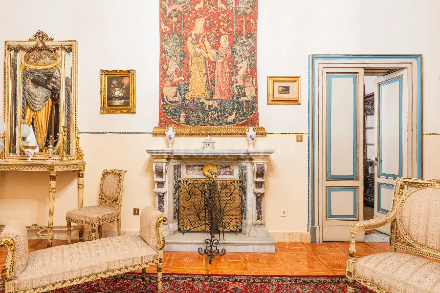 Villa in vendita di 1.200 mq a €4.250.000 (rif. 61/2026)