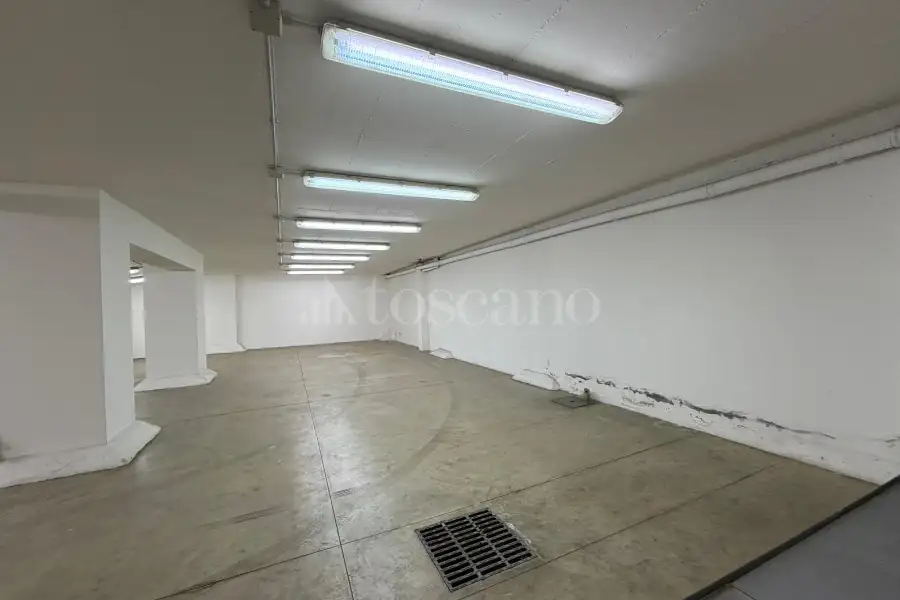 Magazzino in affitto di 350 mq a €900 (rif. 21/2026)
