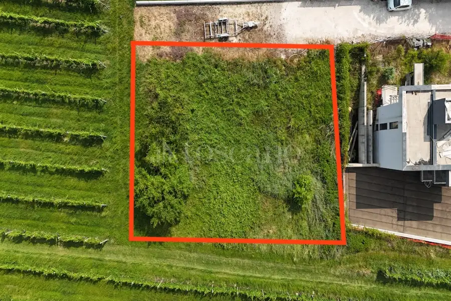 Edificabile Residenziali in vendita di 1.000 mq a €190.000 (rif. 11/2025)