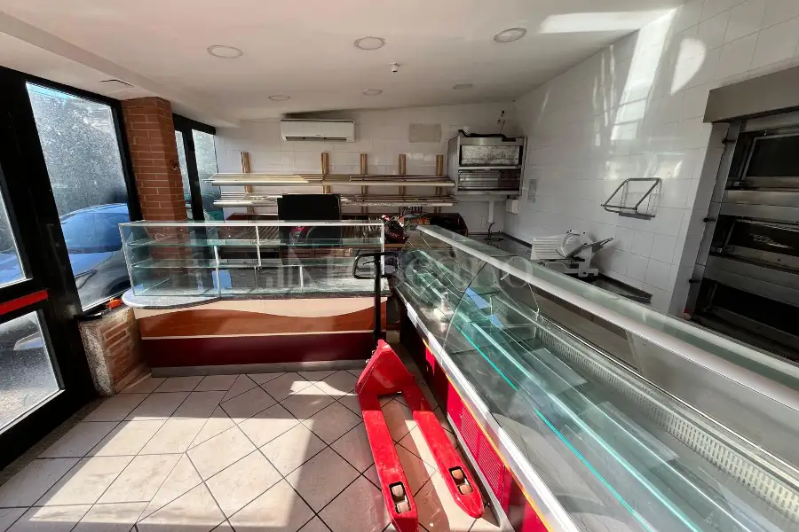 Negozio in vendita di 140 mq a €219.000 (rif. 5/2026)