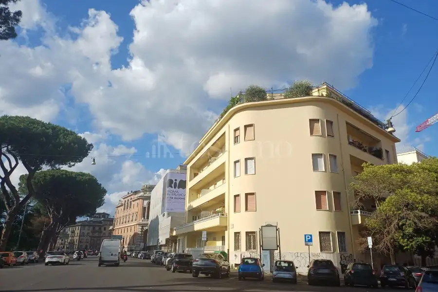 Casa in affitto di 200 mq a €5.300 (rif. 10/2026)