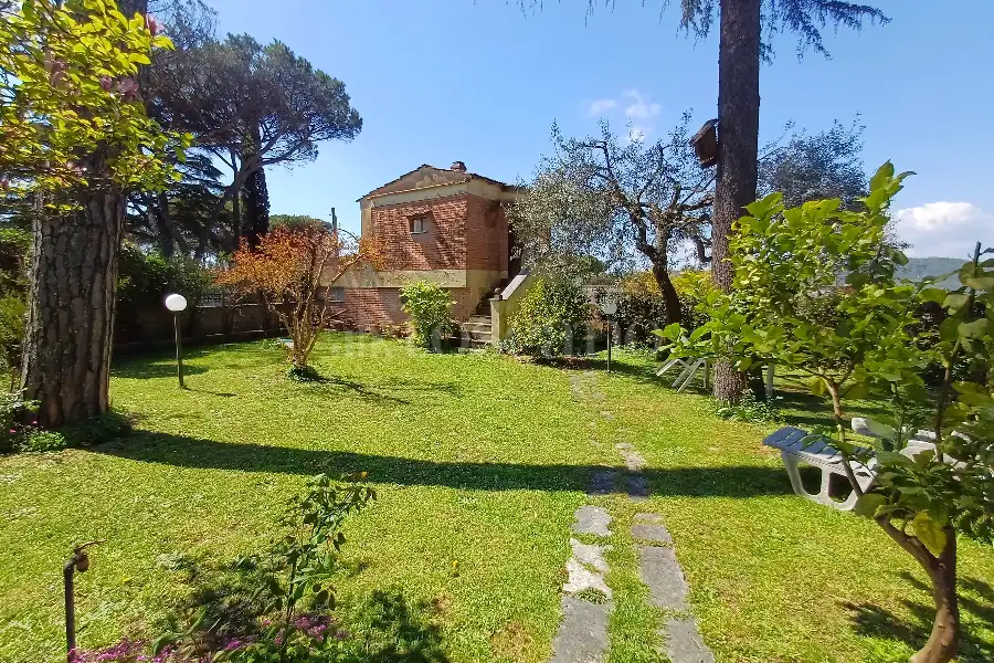 Villa in vendita di 250 mq a €349.000 (rif. 12/2025)