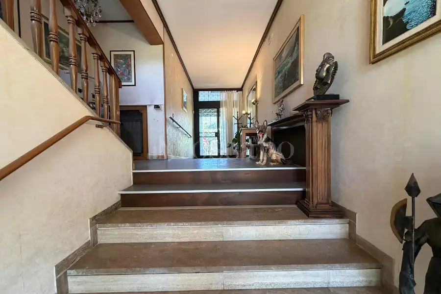 Villa Plurifamiliare in vendita di 250 mq a €575.000 (rif. 25/2026)