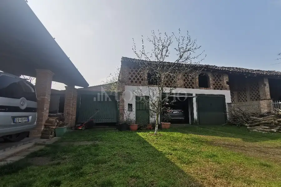 Casa Indipendente in vendita di 210 mq a €300.000 (rif. 9/2026)