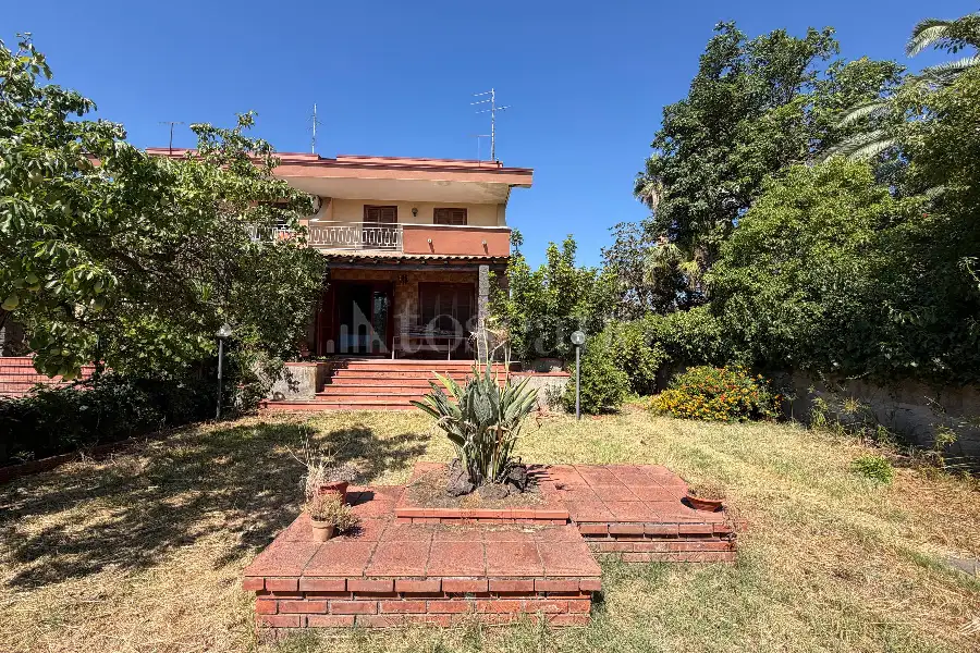 Villa in vendita di 330 mq a €498.000 (rif. 120/2026)