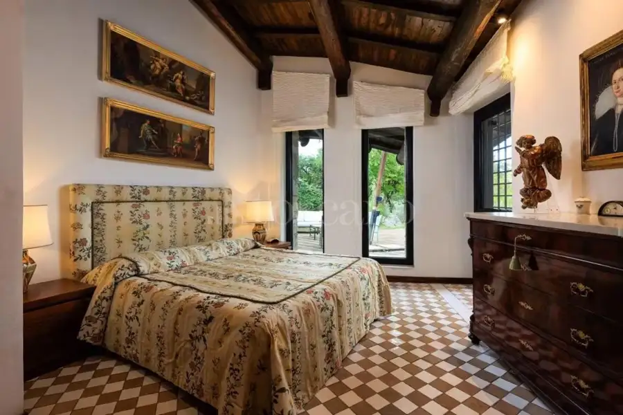 Villa in vendita di 300 mq a €1.450.000 (rif. 40/2025)