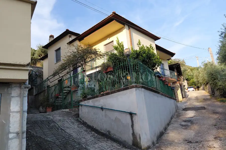 Casa Indipendente in vendita di 240 mq a €249.000 (rif. 68/2026)