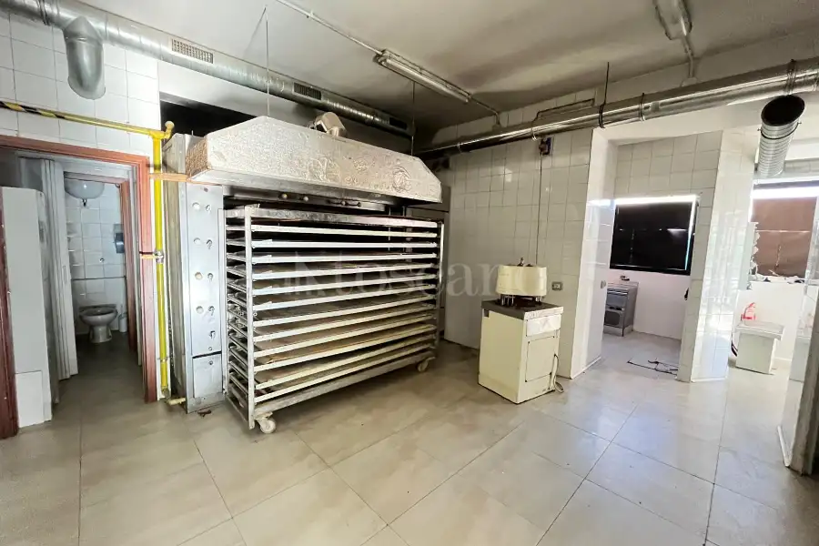 Negozio in vendita di 140 mq a €219.000 (rif. 5/2026)