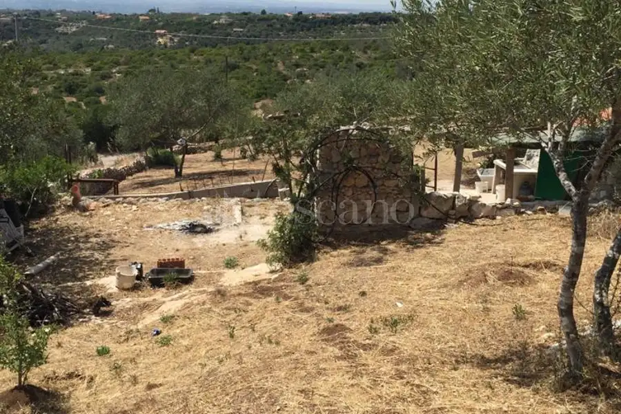 Agricolo in vendita di 2.046 mq a €25.000 (rif. 165/2026)