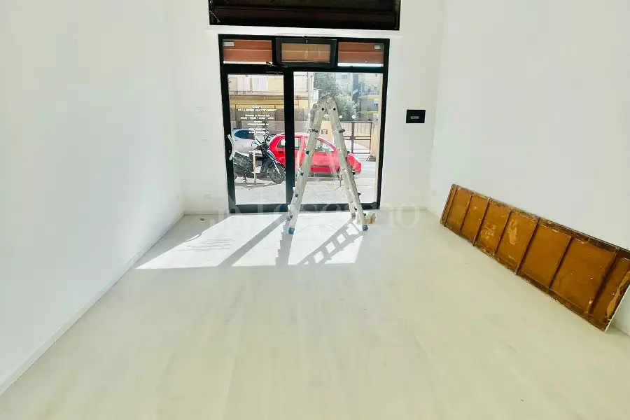 Negozio in affitto di 30 mq a €850 (rif. 50/2025)