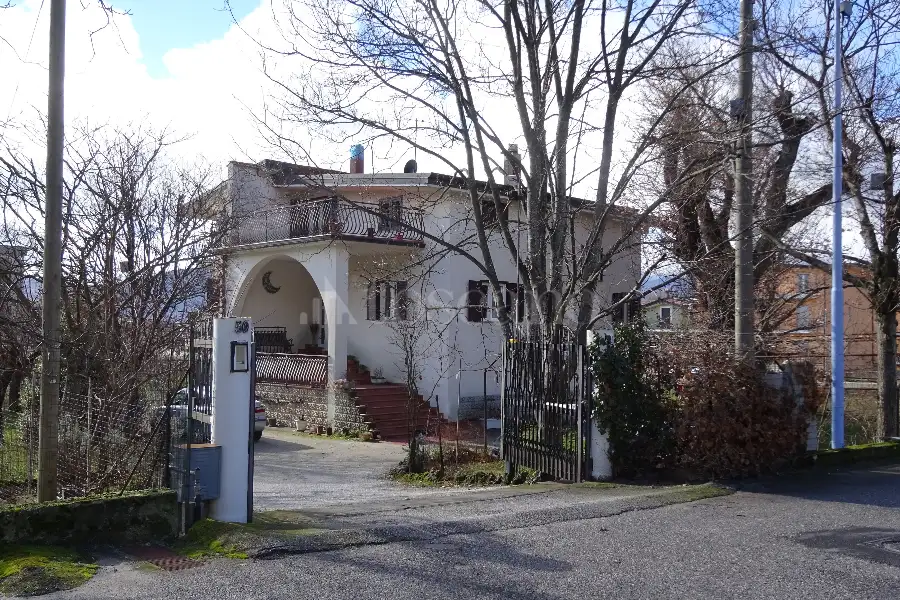 Villa in vendita di 443 mq trattativa riservata (rif. 19/2025)