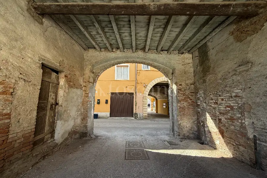 Rustico in vendita di 250 mq a €190.000 (rif. 12/2025)