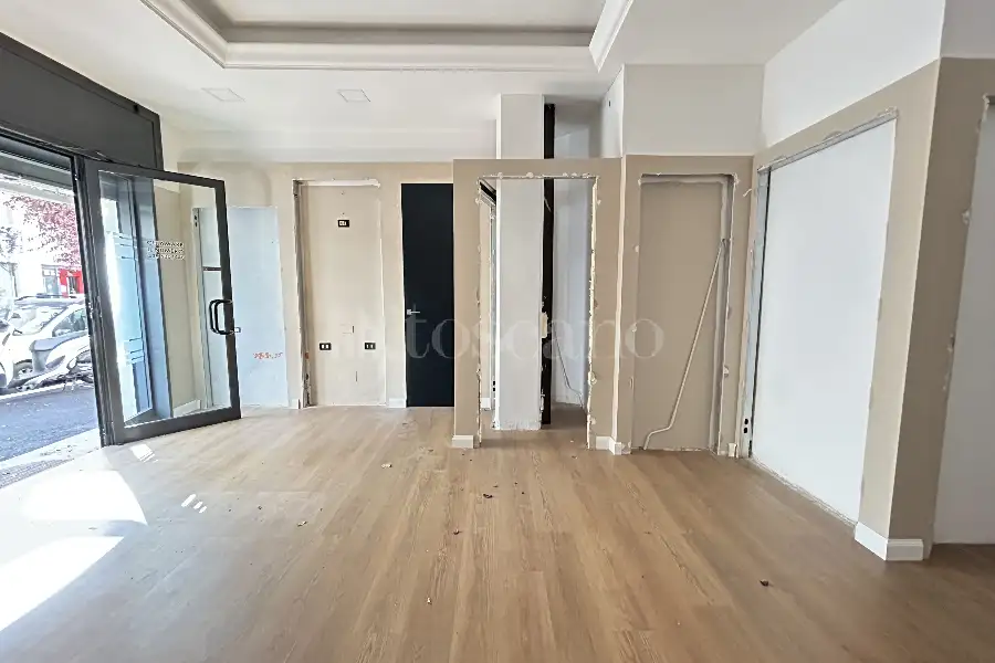 Negozio in affitto di 30 mq a €1.150 (rif. 12/2026)