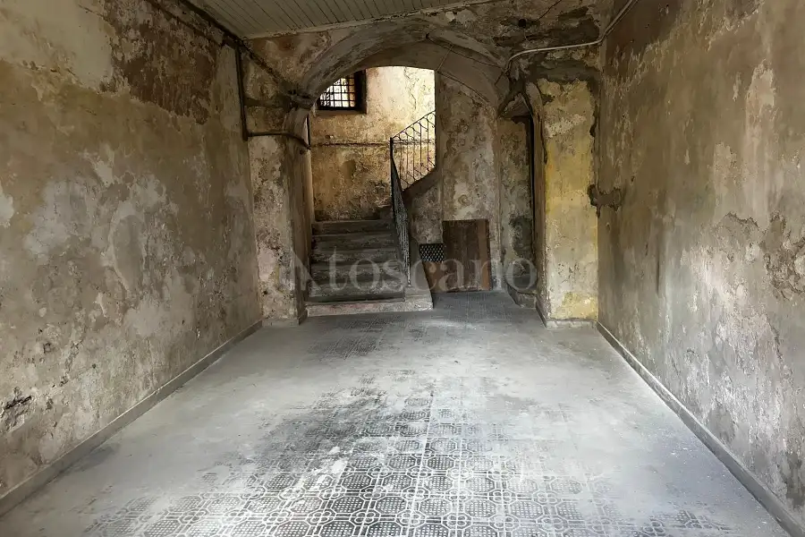 Casa in vendita di 290 mq a €85.000 (rif. 120/2025)
