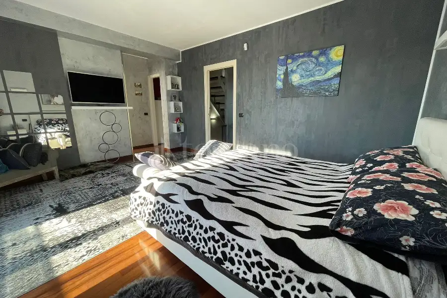 Villa Bifamiliare in vendita di 250 mq a €360.000 (rif. 65/2025)
