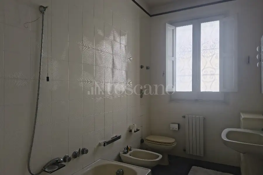 Palazzo in vendita di 585 mq a €338.000 (rif. 51/2026)